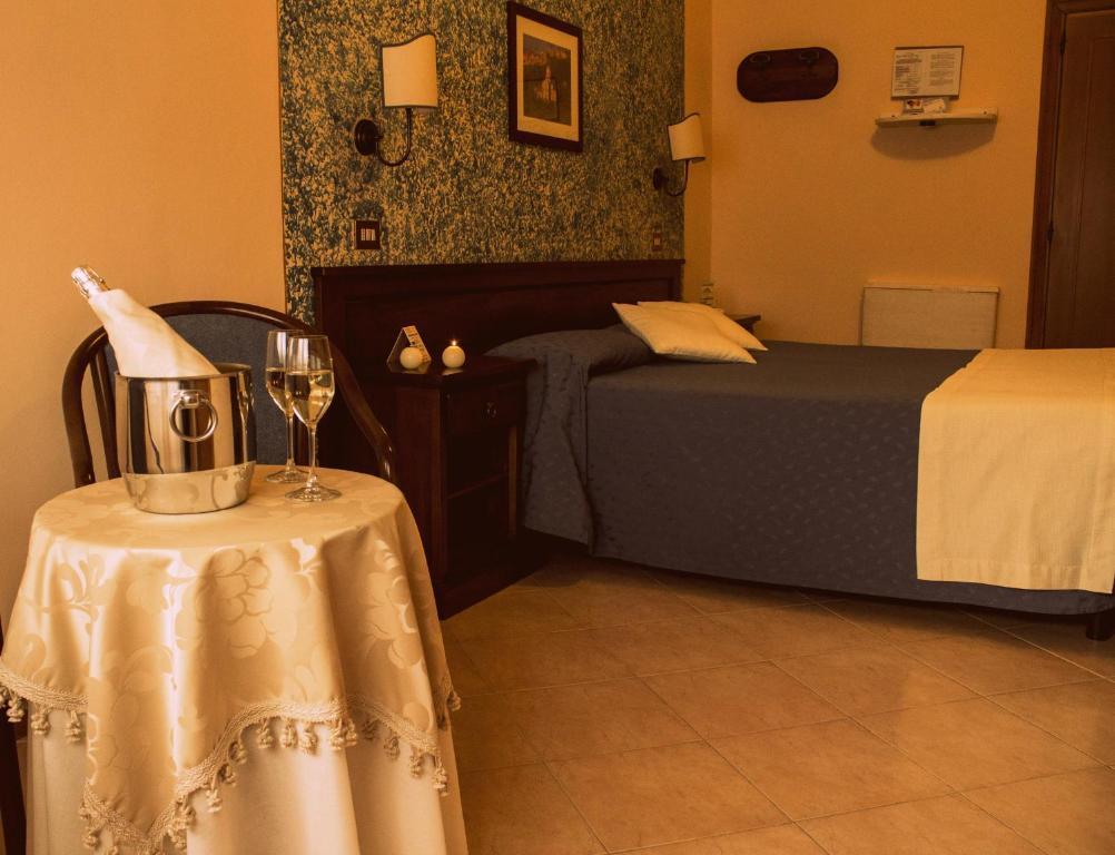 Hotel Ristorante Tre Stelle سانْتالبينو المظهر الخارجي الصورة