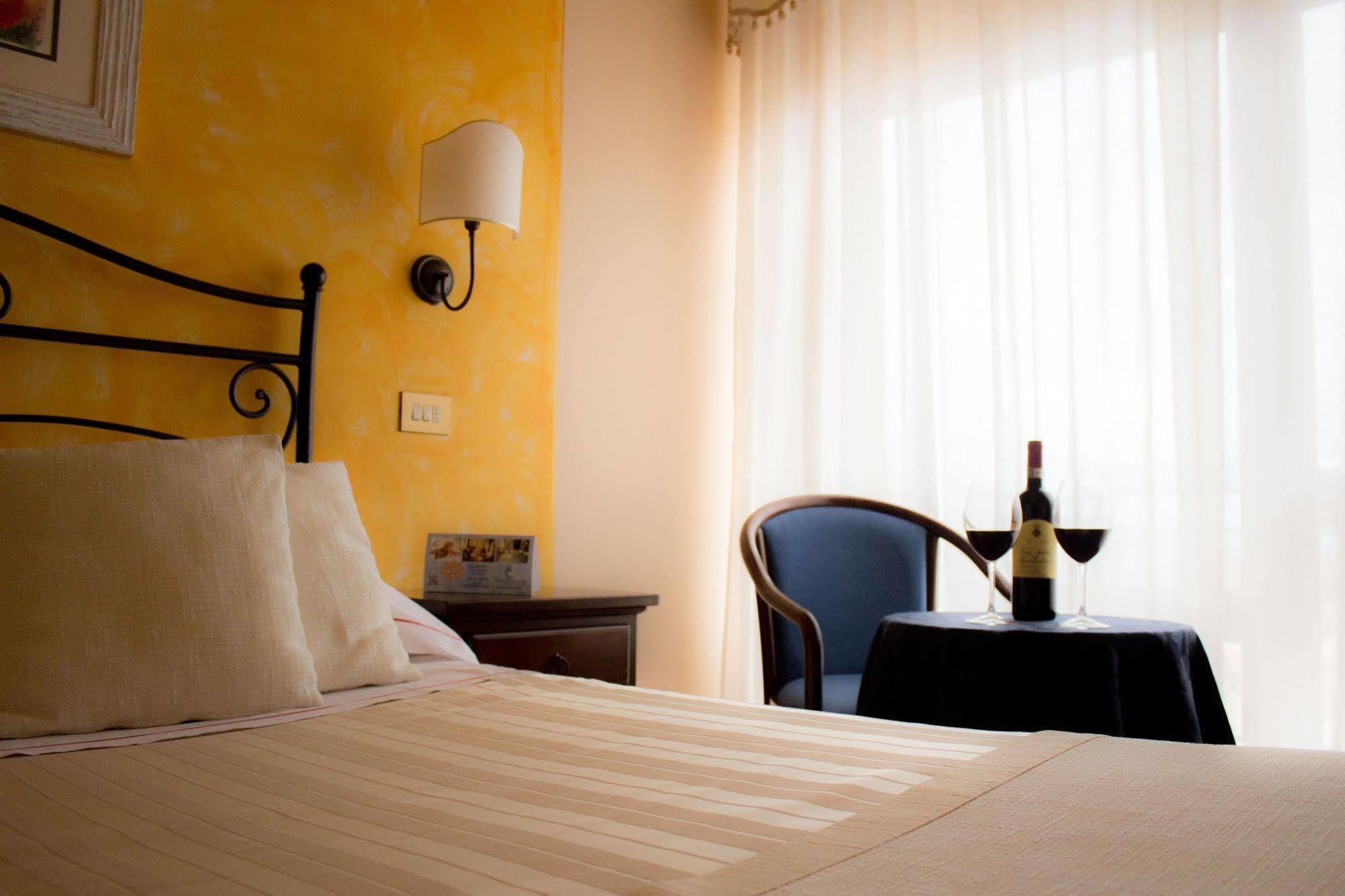 Hotel Ristorante Tre Stelle سانْتالبينو المظهر الخارجي الصورة