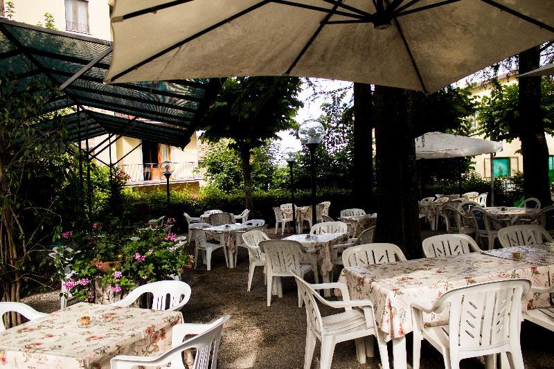 Hotel Ristorante Tre Stelle سانْتالبينو المظهر الخارجي الصورة